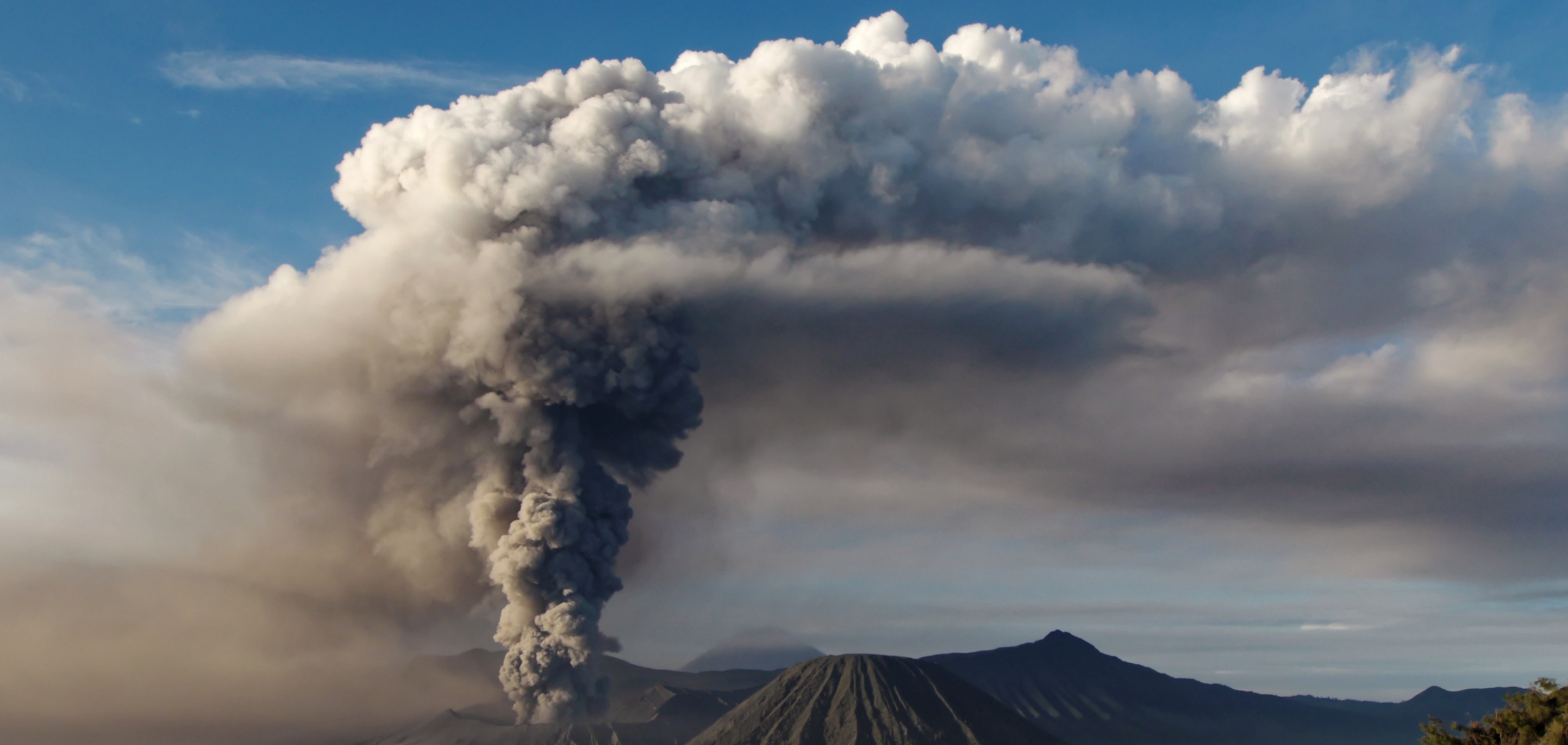 Volcanic ash annotated satellite images archive - Met Office