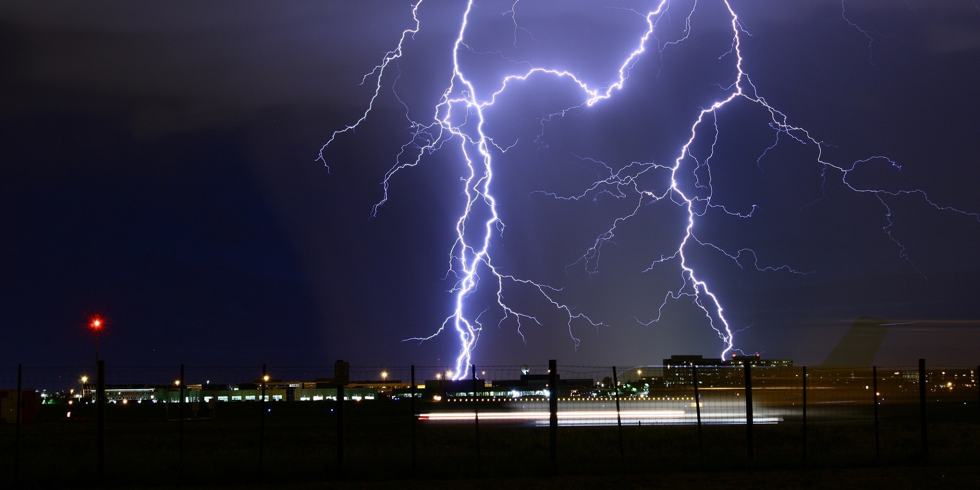 Esitellä 44+ imagen thunder and lightning storm