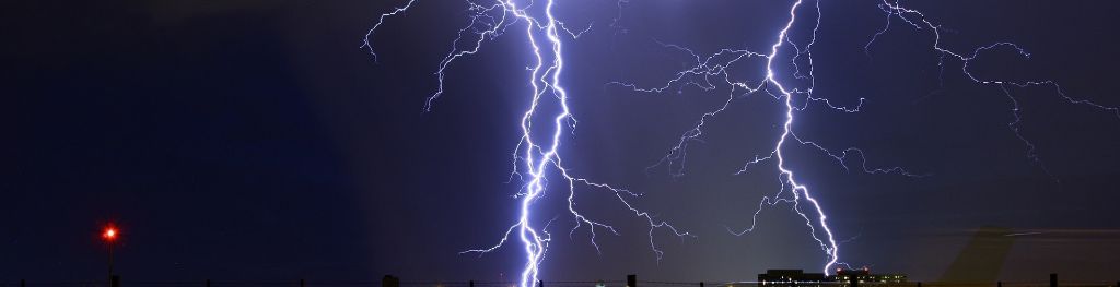 Stay safe in thunder and lightning - Met Office