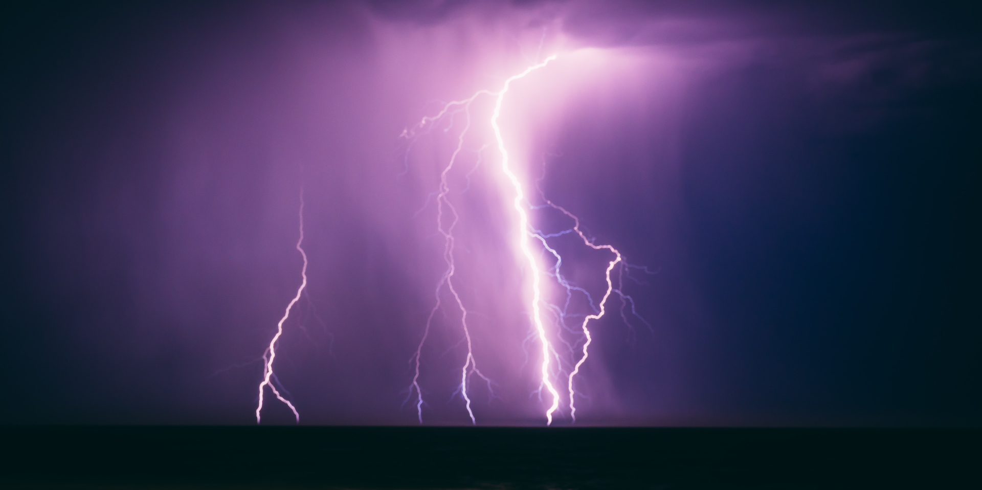 pictures of lightning bolts